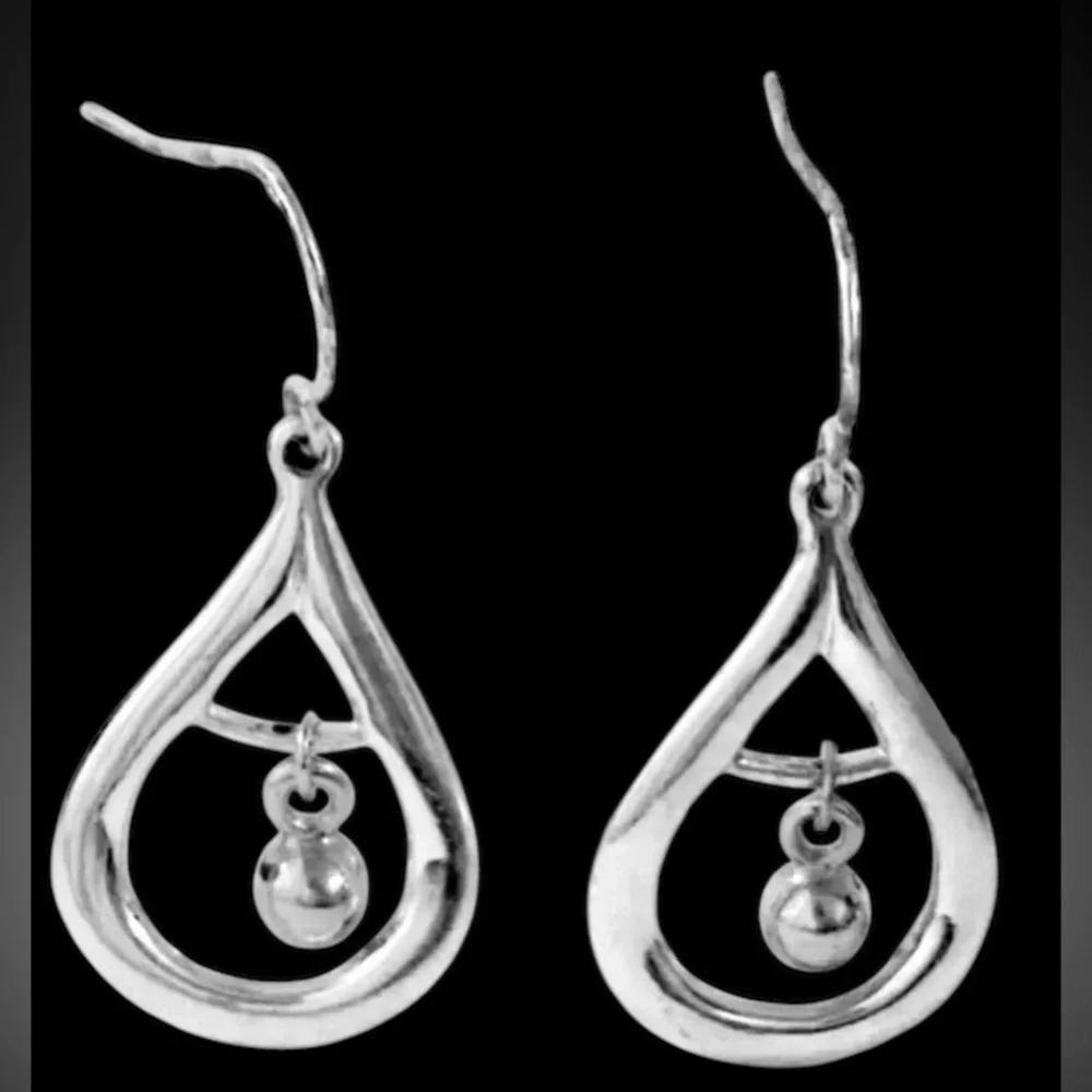 EARRINGS Silver tone Drop Earrings with Shepherd’s Hook Closure